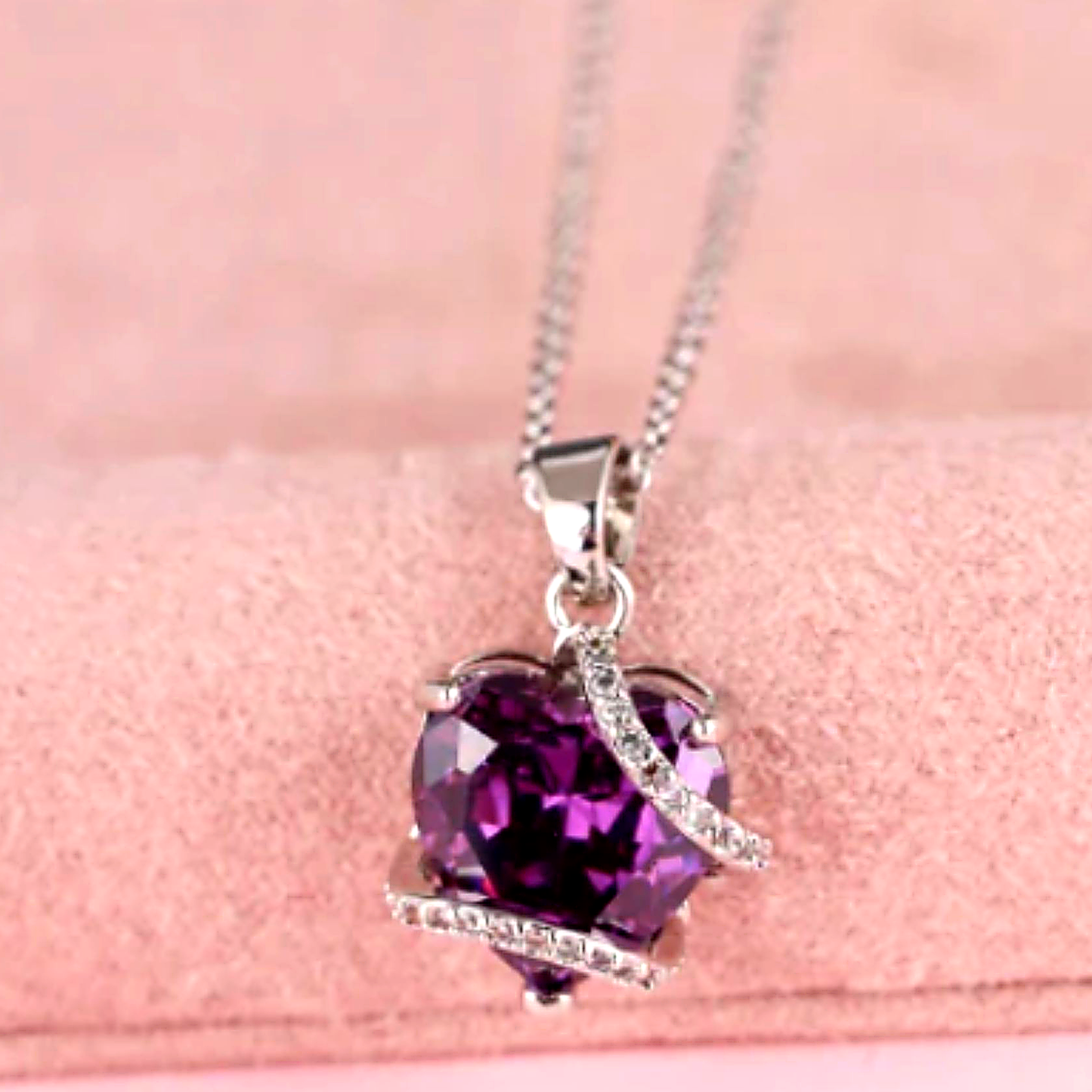 OLIVIA PADANO X BELLA NOVA | Gargantilha Coração Encantado Roxo - Folheado a Ouro 24k+ FRETE GRÁTIS