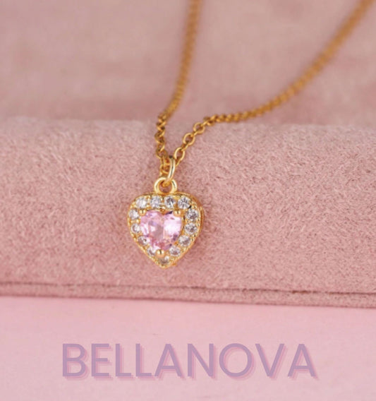 OLIVIA PADANO X BELLA NOVA | Gargantilha Coração Rosa Swarovski - Folheado a Ouro 24k+ FRETE GRÁTIS