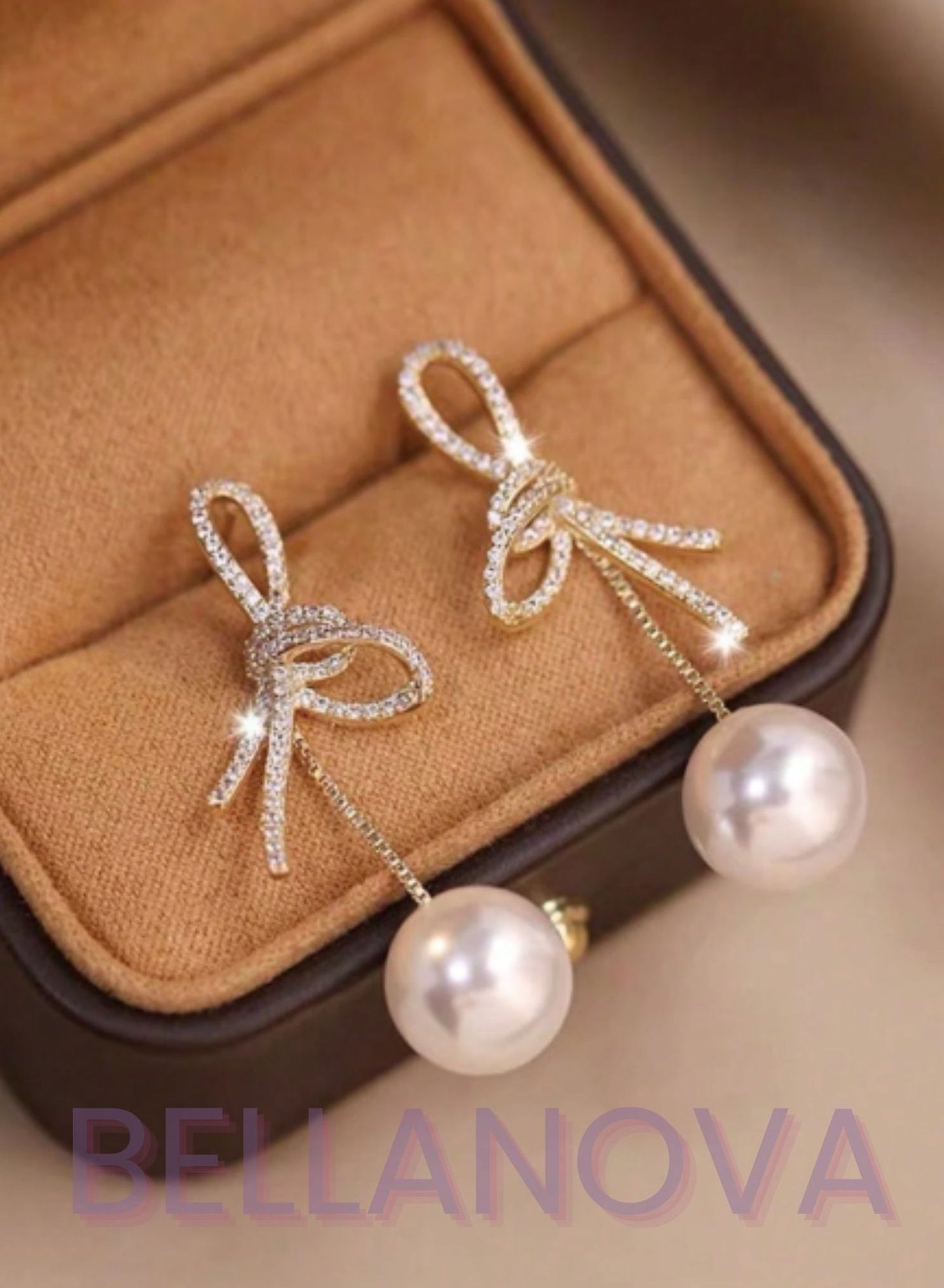 Brincos Virgínia - Laços e Pérolas de Zircônia - Folheado a Ouro 18k + FRETE GRÁTIS