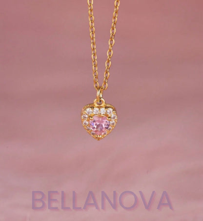 OLIVIA PADANO X BELLA NOVA | Gargantilha Coração Rosa Swarovski - Folheado a Ouro 24k+ FRETE GRÁTIS