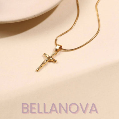OLIVIA PADANO X BELLA NOVA | Gargantilha com Pingente Sagrado Jesus - Folheado a Ouro 24k+ FRETE GRÁTIS