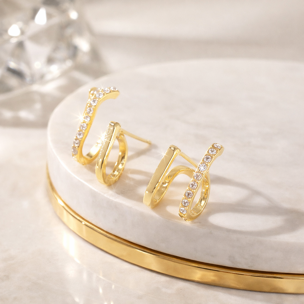 Brincos Ponta Dupla™ - Folheado a Ouro 18k + FRETE GRÁTIS