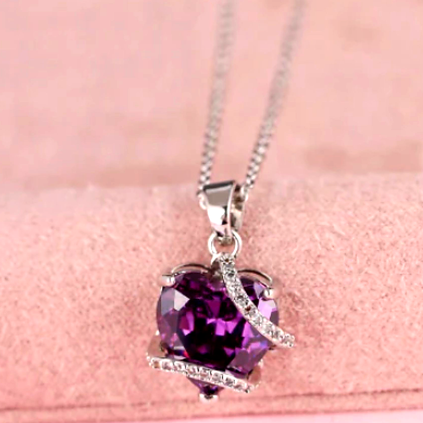 OLIVIA PADANO X BELLA NOVA | Gargantilha Coração Encantado Roxo - Folheado a Ouro 24k+ FRETE GRÁTIS